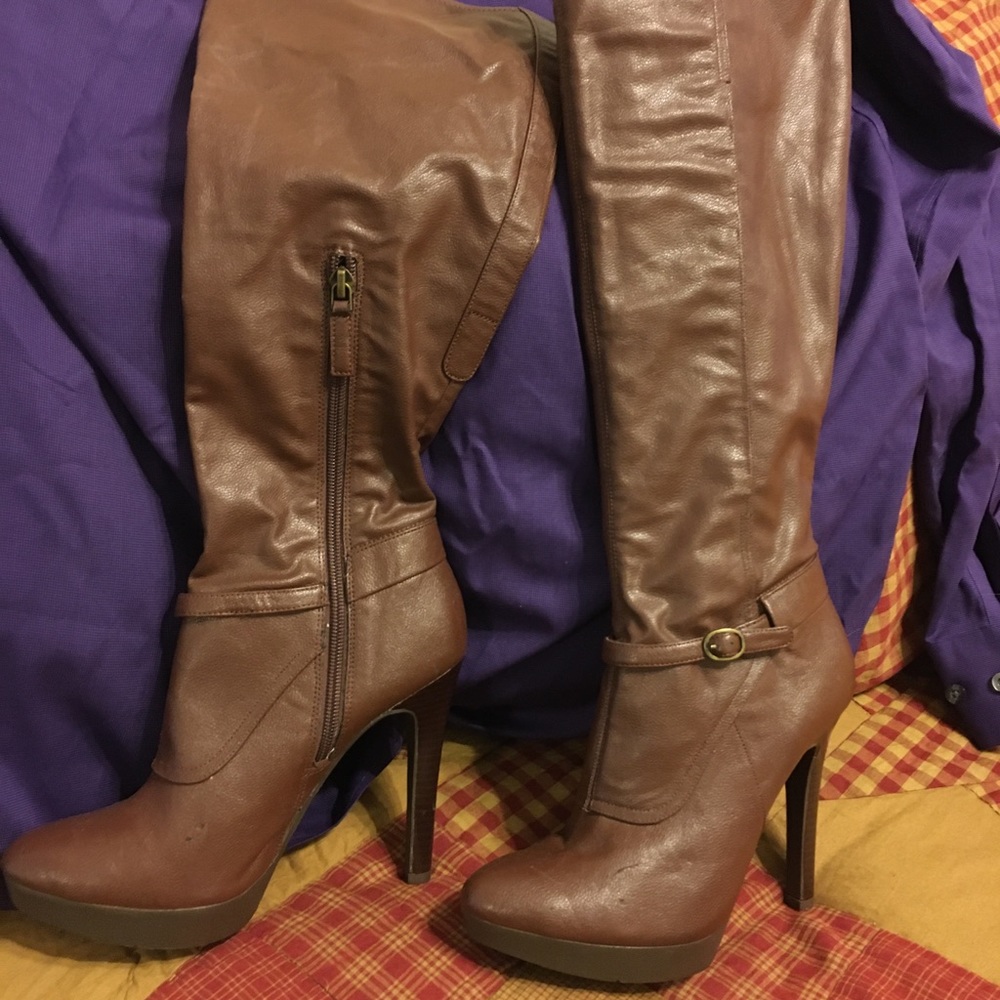 Brand New Size 7 Nine West Boots.